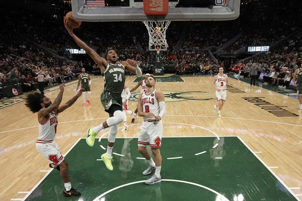 双方在握手 双方在握手