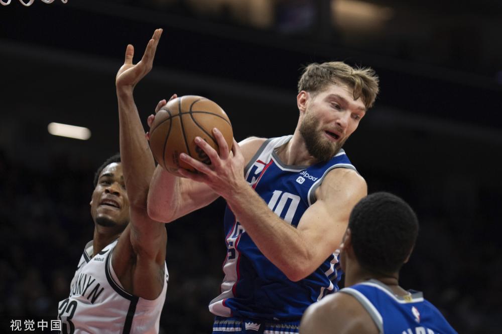 他是年轻防 他是年轻防